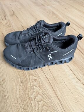 On Running Cloud Waterproof Black Men’s Size 10 Shoes Athletic Running Sneakers